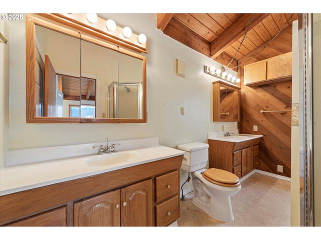 2708 N DEPOT St, La Grande, OR 97850