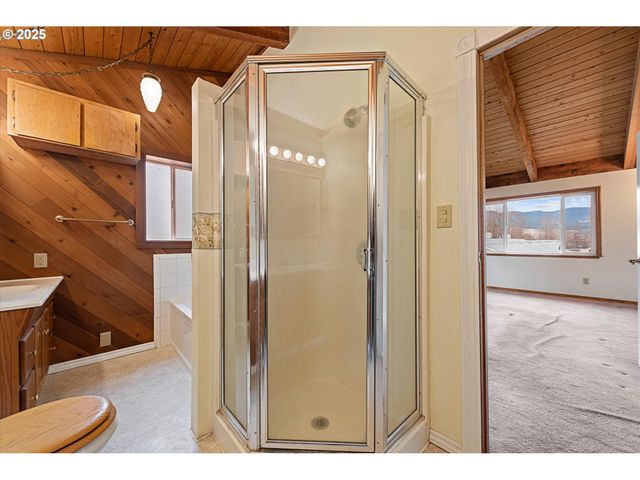 2708 N DEPOT St, La Grande, OR 97850