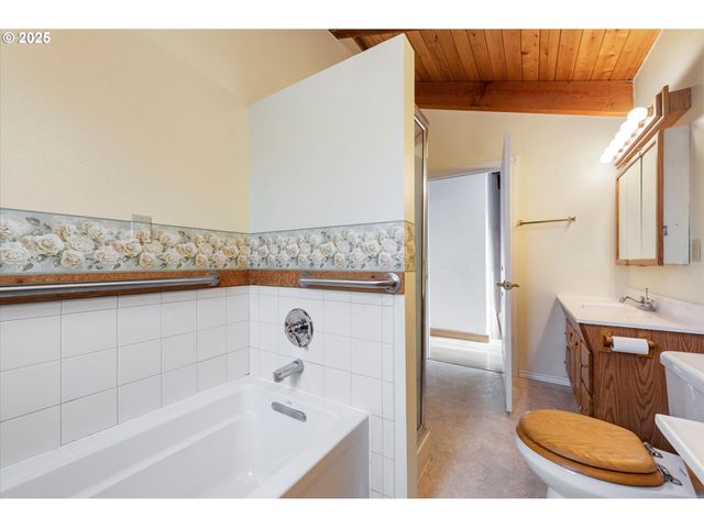 2708 N DEPOT St, La Grande, OR 97850