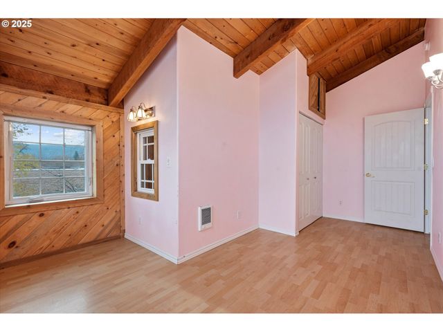 2708 N DEPOT St, La Grande, OR 97850