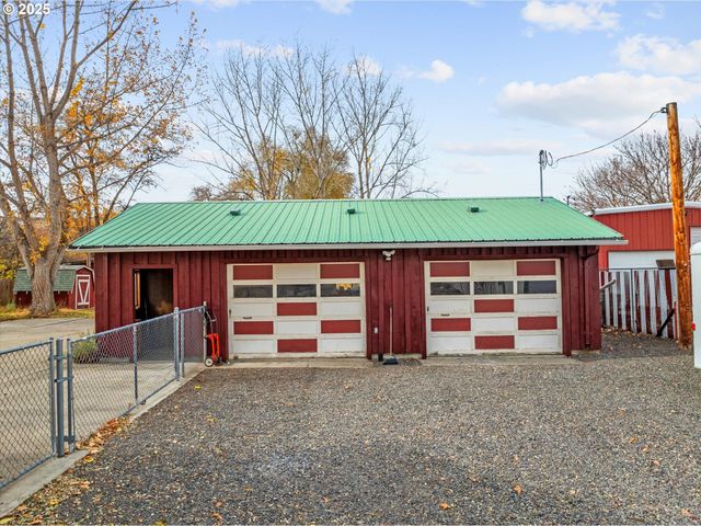 2708 N DEPOT St, La Grande, OR 97850