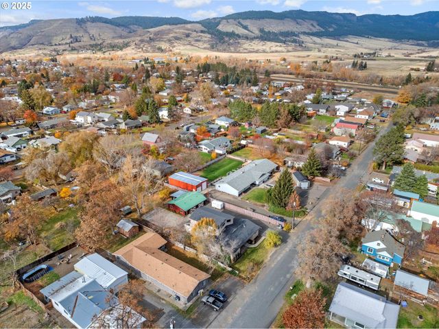 2708 N DEPOT St, La Grande, OR 97850