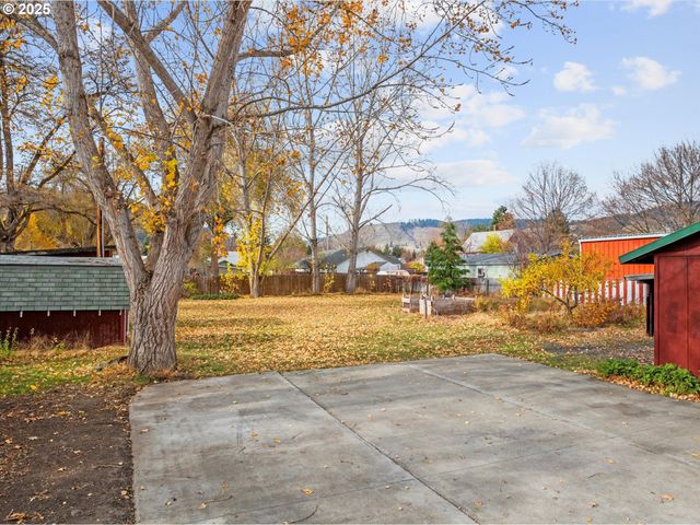 2708 N DEPOT St, La Grande, OR 97850