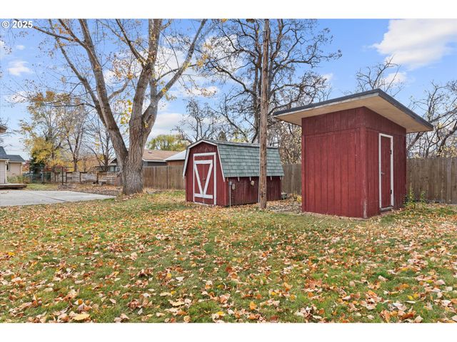 2708 N DEPOT St, La Grande, OR 97850