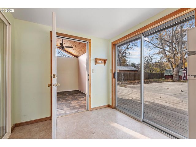 2708 N DEPOT St, La Grande, OR 97850