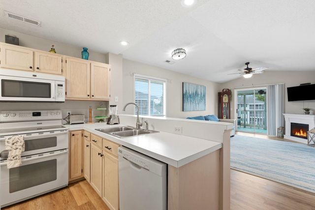 208 Landing Rd Apt G, North Myrtle Beach, SC 29582