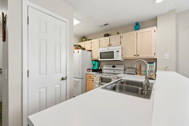 208 Landing Rd Apt G, North Myrtle Beach, SC 29582