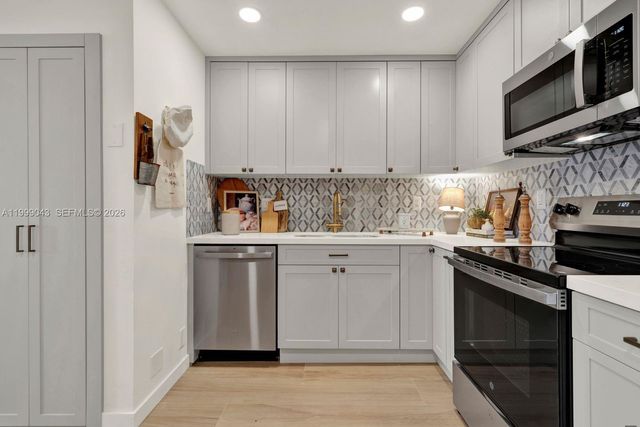 10441 Mahogany Key Cir 202, Miami, FL 33196