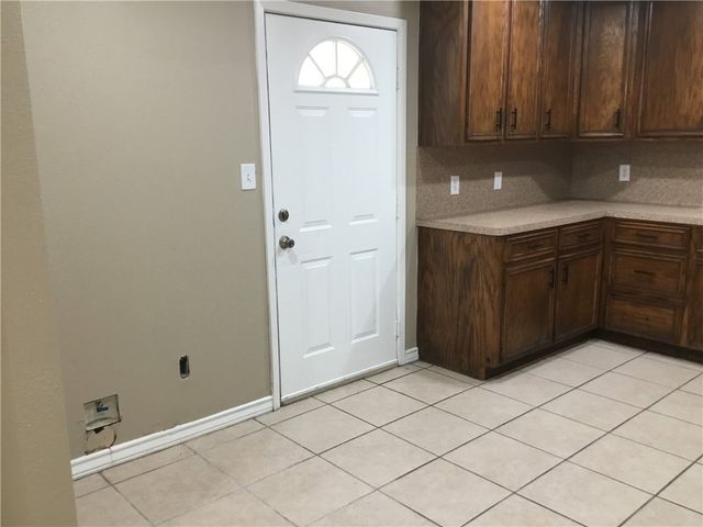 1110 Green Lane Dr, Corpus Christi, TX 78405