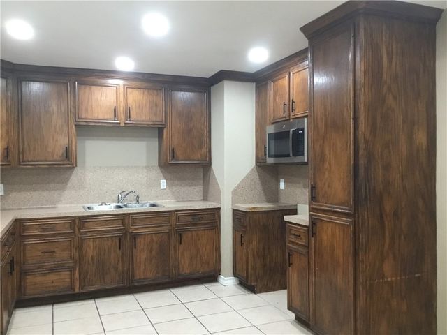 1110 Green Lane Dr, Corpus Christi, TX 78405