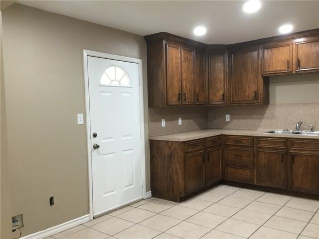 1110 Green Lane Dr, Corpus Christi, TX 78405