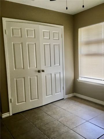 1110 Green Lane Dr, Corpus Christi, TX 78405