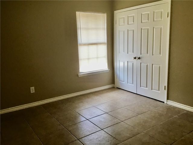 1110 Green Lane Dr, Corpus Christi, TX 78405