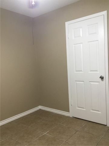 1110 Green Lane Dr, Corpus Christi, TX 78405