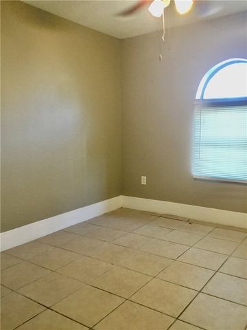 1110 Green Lane Dr, Corpus Christi, TX 78405