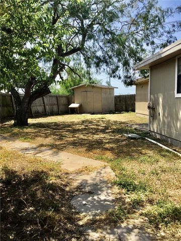 1110 Green Lane Dr, Corpus Christi, TX 78405