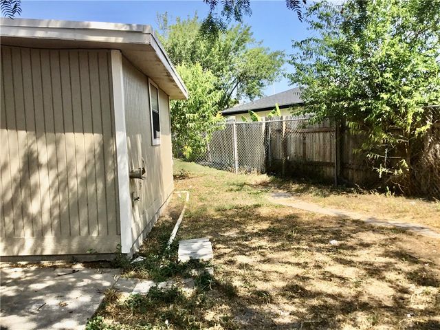 1110 Green Lane Dr, Corpus Christi, TX 78405
