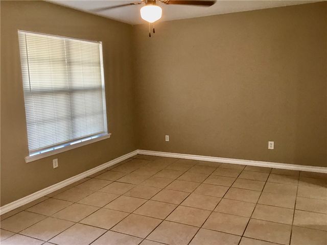 1110 Green Lane Dr, Corpus Christi, TX 78405