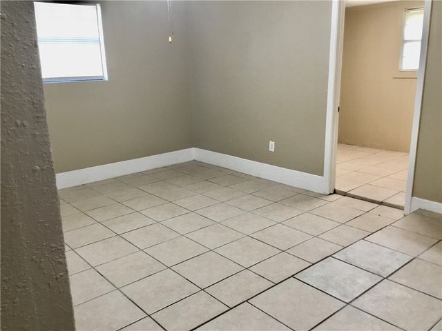 1110 Green Lane Dr, Corpus Christi, TX 78405