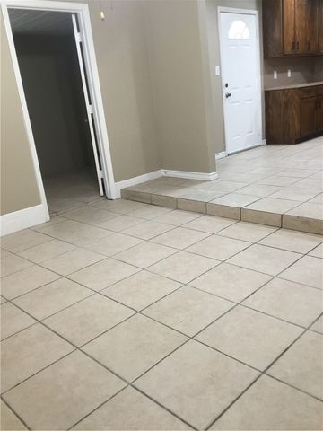 1110 Green Lane Dr, Corpus Christi, TX 78405