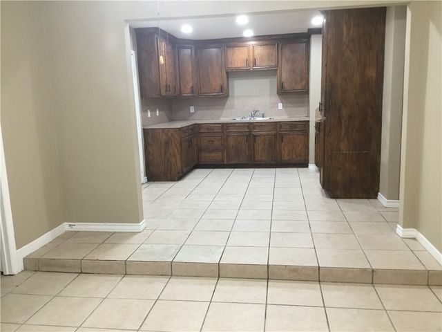 1110 Green Lane Dr, Corpus Christi, TX 78405