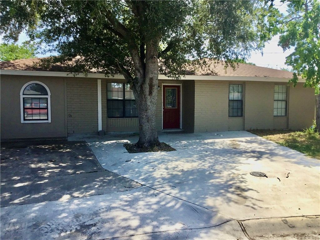 1110 Green Lane Dr, Corpus Christi, TX 78405