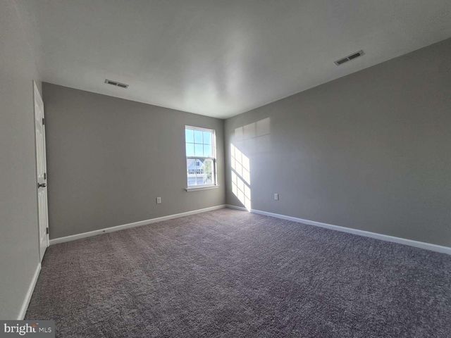 8 LOCUST LN, Swedesboro, NJ 08085