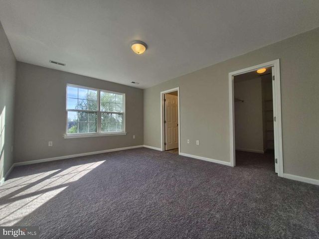 8 LOCUST LN, Swedesboro, NJ 08085