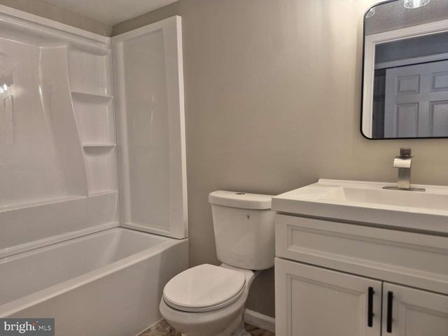 8 LOCUST LN, Swedesboro, NJ 08085