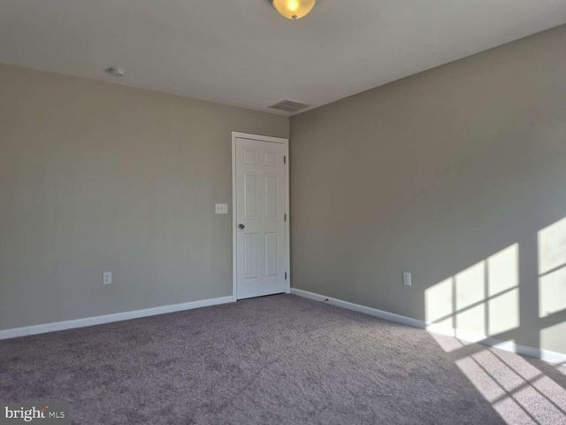 8 LOCUST LN, Swedesboro, NJ 08085