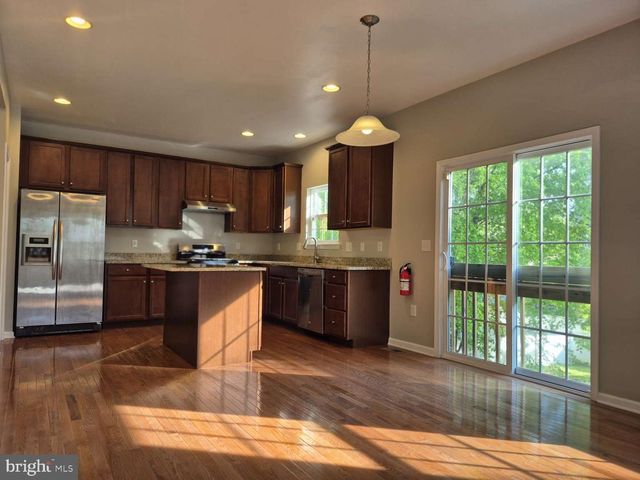 8 LOCUST LN, Swedesboro, NJ 08085