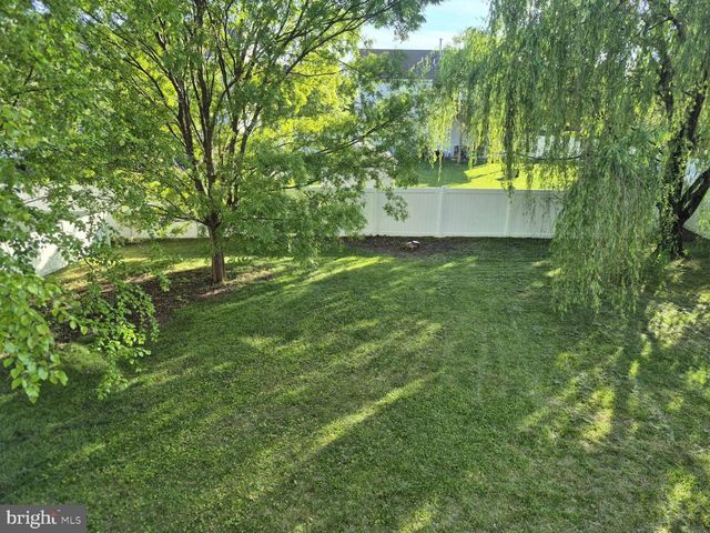 8 LOCUST LN, Swedesboro, NJ 08085