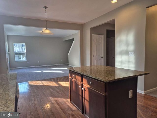 8 LOCUST LN, Swedesboro, NJ 08085