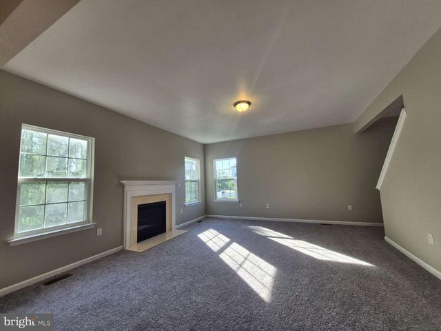 8 LOCUST LN, Swedesboro, NJ 08085