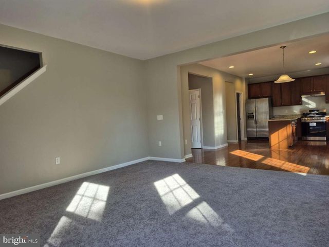 8 LOCUST LN, Swedesboro, NJ 08085
