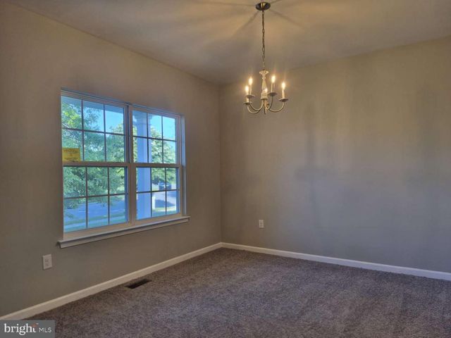 8 LOCUST LN, Swedesboro, NJ 08085