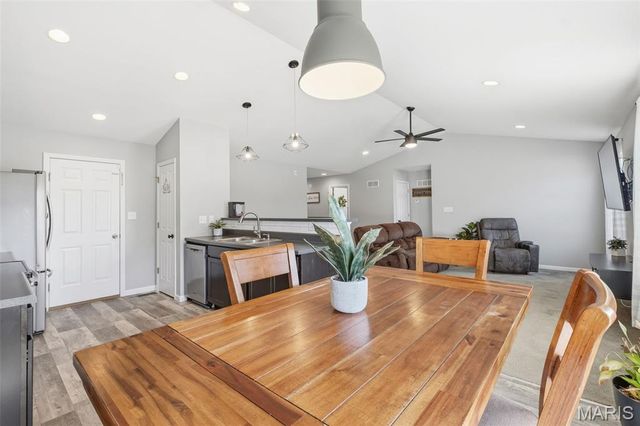 128 Champions Lane, Wentzville, MO 63385