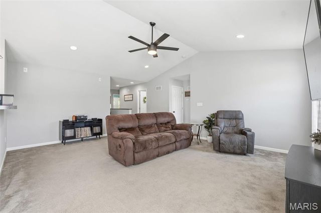 128 Champions Lane, Wentzville, MO 63385
