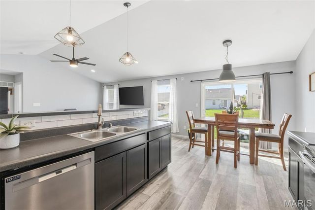 128 Champions Lane, Wentzville, MO 63385