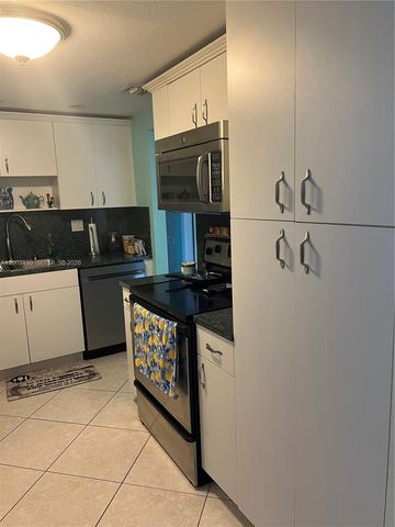 8335 SW 72nd Ave 212D, Miami, FL 33143