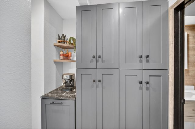 259 52nd Street, West Des Moines, IA 50265