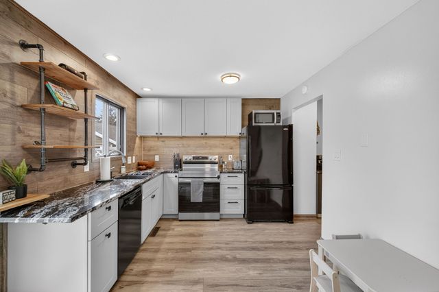 259 52nd Street, West Des Moines, IA 50265