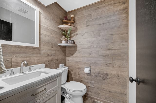 259 52nd Street, West Des Moines, IA 50265