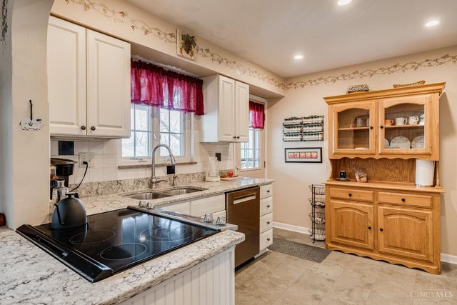 46 Forest Avenue, Wyoming, OH 45215