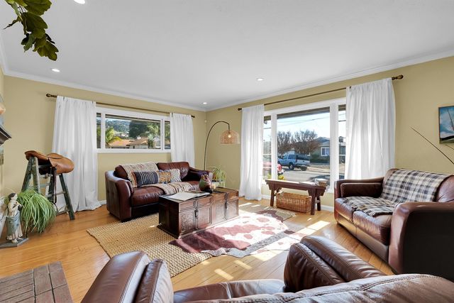 890 Linwood Way, San Leandro, CA 94577