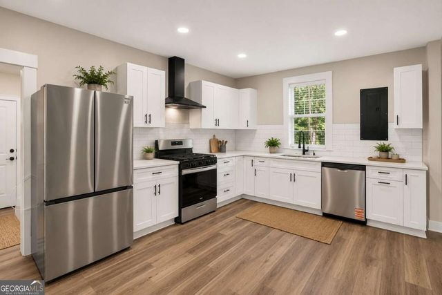 16 Berry Avenue, Newnan, GA 30263