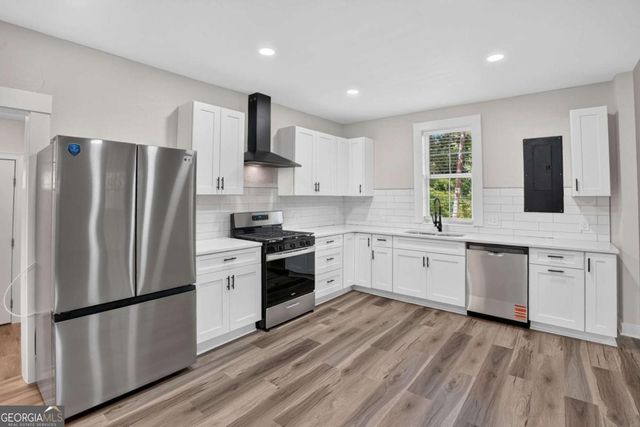16 Berry Avenue, Newnan, GA 30263
