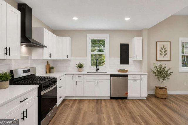 16 Berry Avenue, Newnan, GA 30263
