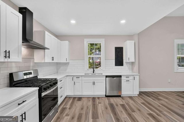 16 Berry Avenue, Newnan, GA 30263