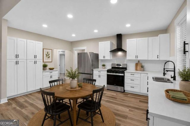 16 Berry Avenue, Newnan, GA 30263